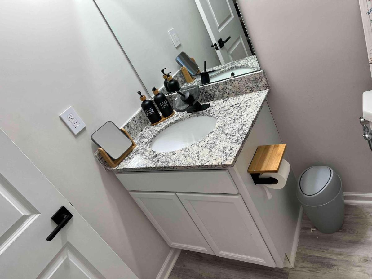 Hometel Premium Guest Suite W/ Private Entrance Ypsilanti Ngoại thất bức ảnh
